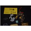 Image 1 : MIXED LOT OF COLLECTIBLES (19 PCS)