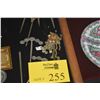 Image 1 : MIXED LOT OF MULTI-CULTURAL HAIR ORNAMENTS (8 PCS)