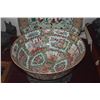 Image 3 : 13" CHINESE PUNCHBOWL, ROOSTER CHARGER & 2 SMALL PLATES, FAMILLE ROSE PATTERN (1 W/STAND) (4 PCS)