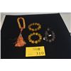 Image 1 : PRAYER BEADS OF CORAL & WOOD & 2 BRACELETS (4 PCS)