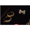 Image 2 : GOLD TONE FASHION JEWELRY: NECKLACES, RING, EARRINGS & PENDANTS (9 PCS)