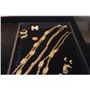 Image 4 : GOLD TONE FASHION JEWELRY: NECKLACES, RING, EARRINGS & PENDANTS (9 PCS)