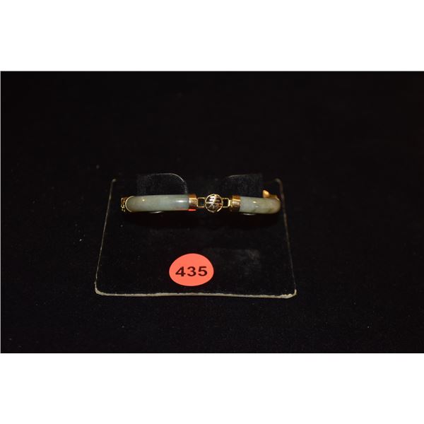 14K CARVED GREEN JADE BRACELET (22.1 GTW)