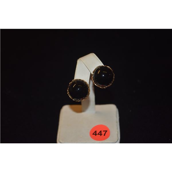 14K BLACK ONYX CABOCHON CHINESE-STYLE EARRINGS (13.9 GTW)