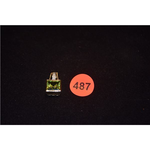 14K PERIDOT-COLORED GLASS STONE PENDANT (4 GTW)