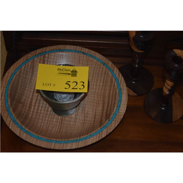 MIXED LOT: MAPLE & TURQUOISE WOOD BOWL; SIGNED SCOTT LAMBERT, TURNED WOOD CANDLESTICKS & FOOTED CERA