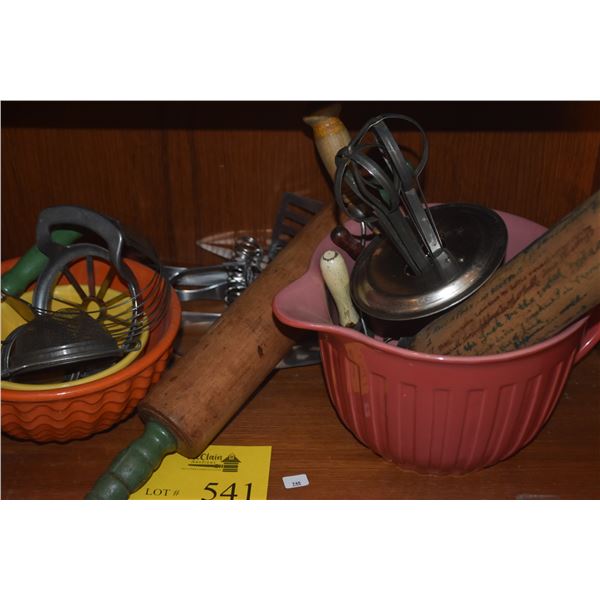 VINTAGE KITCHEN LOT (24 PCS)