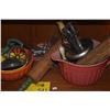 Image 1 : VINTAGE KITCHEN LOT (24 PCS)