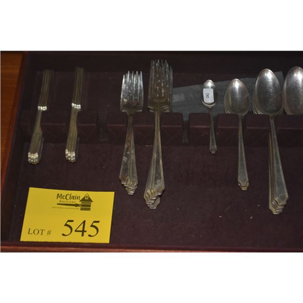 ROGERS BROS. SILVERPLATE FLATWARE W/CASE (45 PCS)