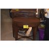 Image 1 : ANTIQUE MAHOGANY OVAL OCCASIONAL TABLE W/TAPERED LEGS & STRETCHER