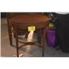 Image 2 : ANTIQUE MAHOGANY OVAL OCCASIONAL TABLE W/TAPERED LEGS & STRETCHER