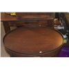 Image 3 : ANTIQUE MAHOGANY OVAL OCCASIONAL TABLE W/TAPERED LEGS & STRETCHER