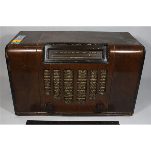 WESTINGHOUSE VINTAGE RADIO WITH TWO KNOBS