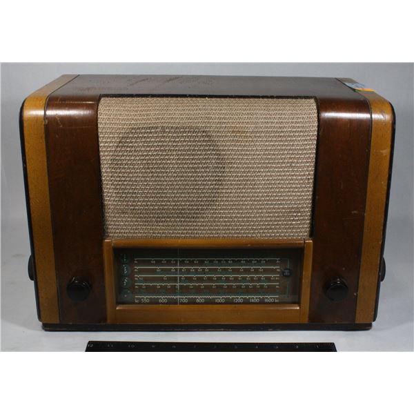 ANTIQUE RADIO
