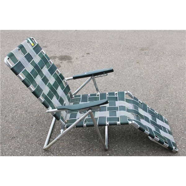 LAWN CHAIR