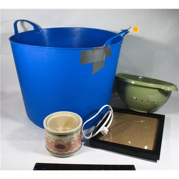 LOT OF ORGANIZE-IT 11GAL / 42L TUB WITH HOUSEHOLD