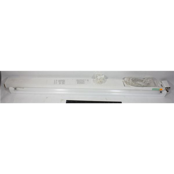35" 21W TB CW FLUORESCENT LIGHT (UNDER COUNTER, OR OTHER USE)