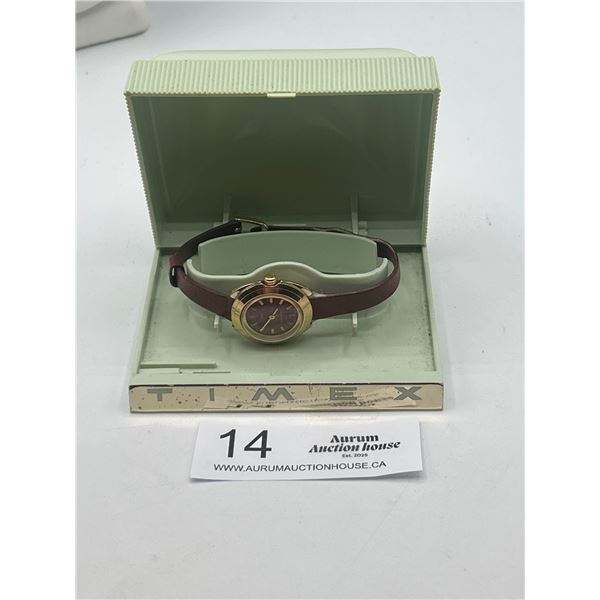 Vintage Ladies Wind Up Watch in Case Watch in Good Working Order