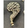 Image 4 : 5 Assorted Vintage Brooches and Pins
