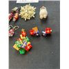Image 4 : A Fun Vintage Christmas Lot of Earrings & Brooches