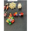 Image 5 : A Fun Vintage Christmas Lot of Earrings & Brooches