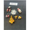 Image 6 : A Fun Vintage Christmas Lot of Earrings & Brooches
