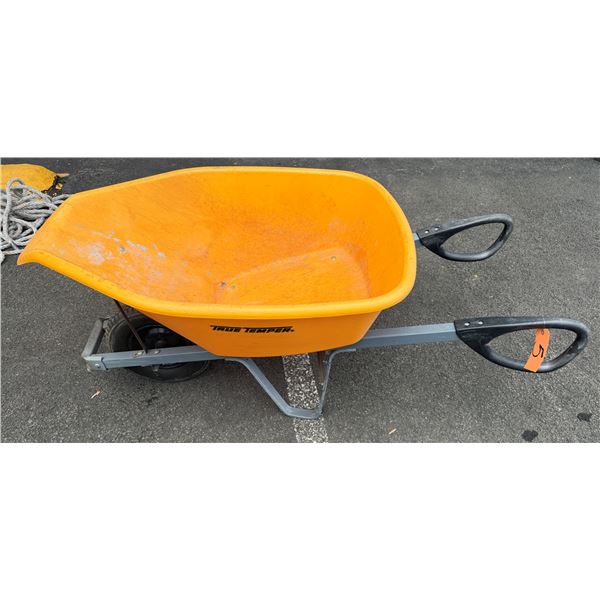 True Temper 009931VB Poly Push Wheelbarrow w/ Metal Loop Handles