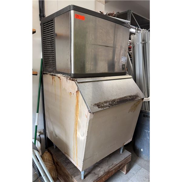 Manitowoc Q-Model Commercial Ice Machine w/ Storage Bin