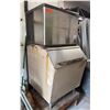 Image 1 : Manitowoc Q-Model Commercial Ice Machine w/ Storage Bin