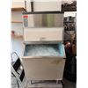 Image 2 : Manitowoc Q-Model Commercial Ice Machine w/ Storage Bin