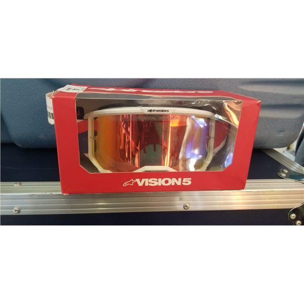 NEW ALPINE STARS MOTORCYCLE GLOVES SIZE XLA ND ALPINE STARS GOGGLES