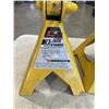 Image 2 : 2 THREE TON JACK STANDS