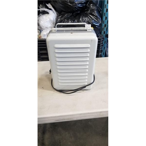 NOMA ELECTRIC HEATER. WORKING