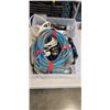 Image 1 : 2 WORKLIGHTS AND 3 EXTENSION CORDS IN PLASTIC TOTE