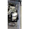 Image 2 : 2 WORKLIGHTS AND 3 EXTENSION CORDS IN PLASTIC TOTE