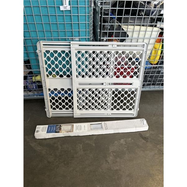 SAFETY GATE, NEW SET OF BLINDS