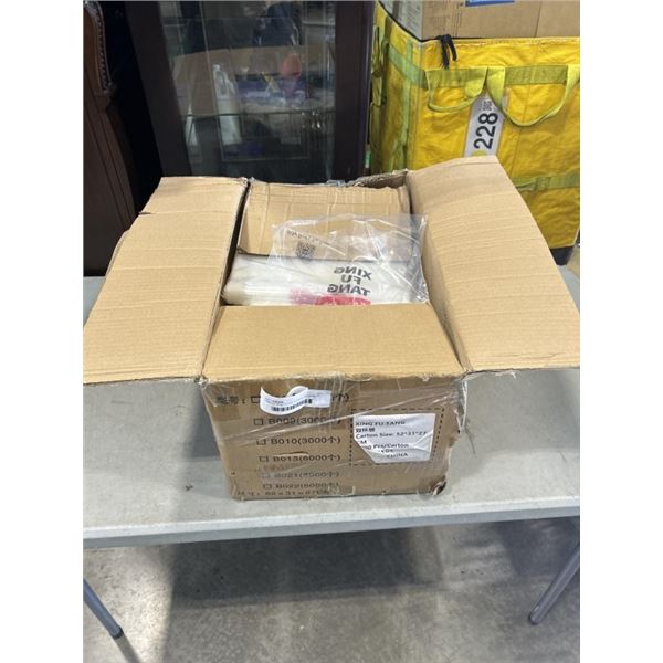CASE OF NEW CLEAR PLASTIC BAGS WITH HANDLE AND CENTRE SEAM
