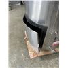 Image 4 : STAINLESS COMMERCIAL CAR VACUUM