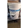 Image 1 : BUCKET OF HYPOCHLOR 12 AND BUCKET OF SQUARE ONE FINISH & WAX STRIPPER