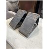 Image 3 : 2 WHEEL CHOCKS AND CURT PINTLE HOOK HITCH
