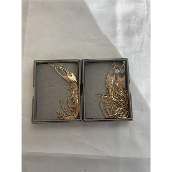 2 PAIRS OF GOLD PLATED DANGLE EARRINGS