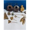 Image 3 : VINTAGE STICK PINS AND PAIRS OF EARRINGS