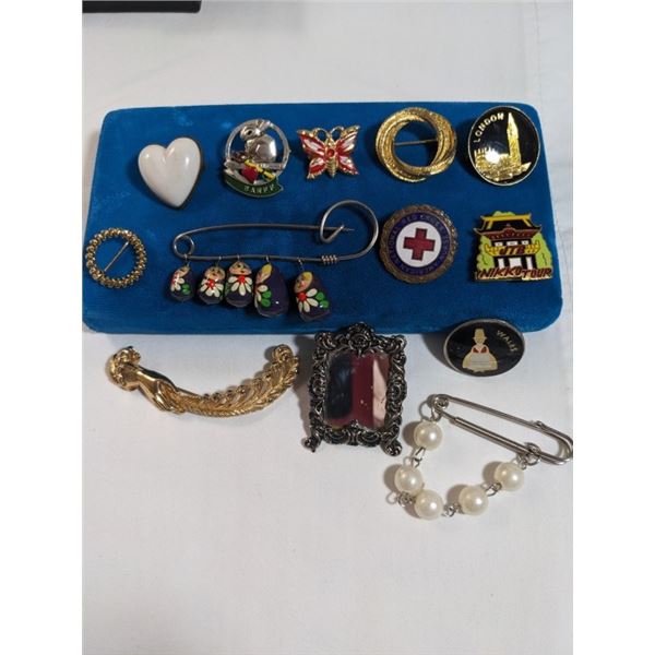 VARIOUS VINTAGE BROOCHES