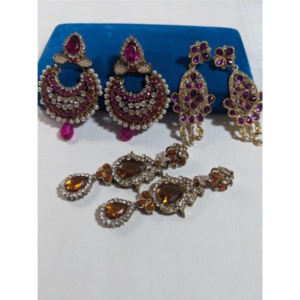 3 PAIRS OF RHINESTONES EARRINGS