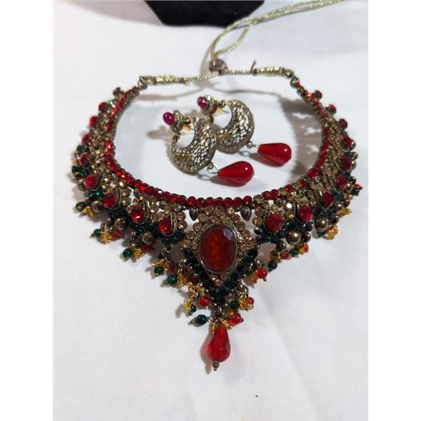 VINTAGE RED GLASS STONES NECKLACE AND MATCHING EARRINGS SET IN CASE