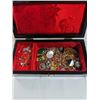 Image 2 : VINTAGE JEWELRY BOX W/ CONTENTS