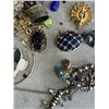 Image 2 : BAG OF JEWELLERY