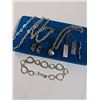 Image 1 : SILVER PLATED LINK CHAIN NECKLACE, 2 BRACELETS, 2 PAIRS OF EARRINGS AND ONE PENDANT