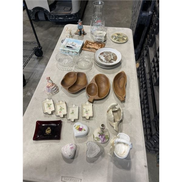 TRAY OF HOME DECOR INCLUDING COLLECTIBLE PLATES, GLASS CANDY BOWLS, ASH TRAYS, ETC