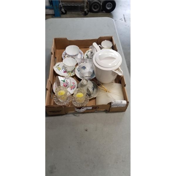 COLLECTION OF TEA CUPS AND SAUCERS, AND INSULATED TEA POT
